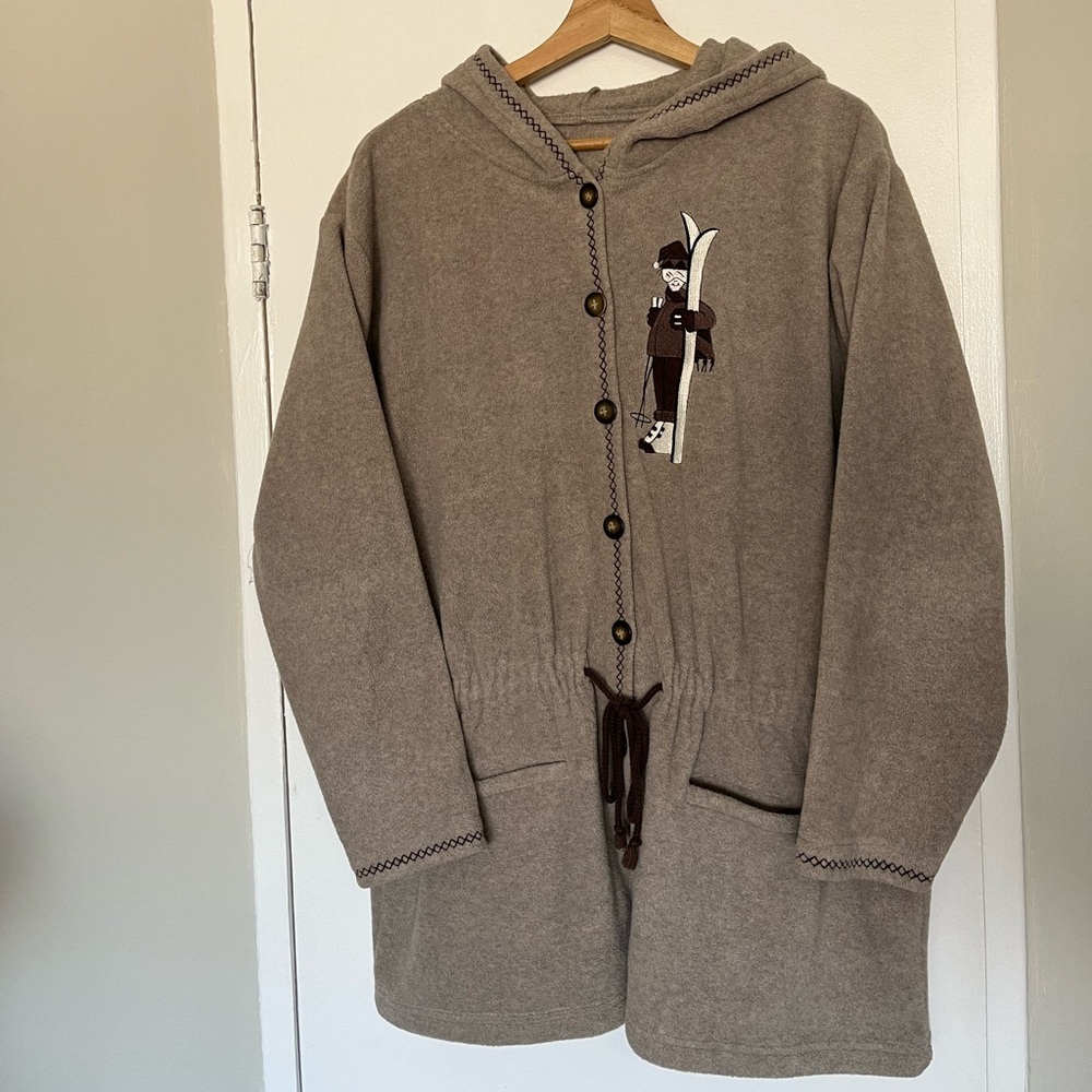 Super Cozy Vintage Brown Hooded Button-Up Jacket with man with skis embroidery